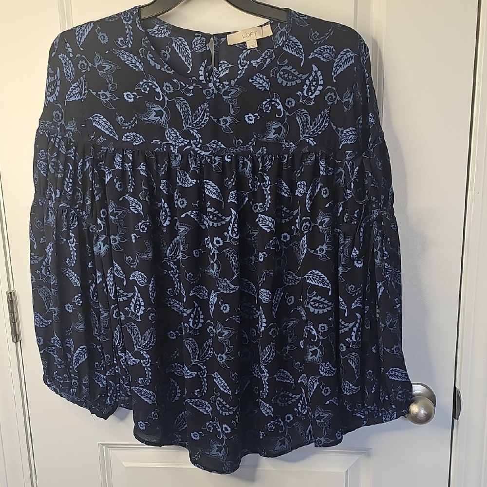 LOFT Women's‎ Navy and Blue Patterned Blouse Size XL